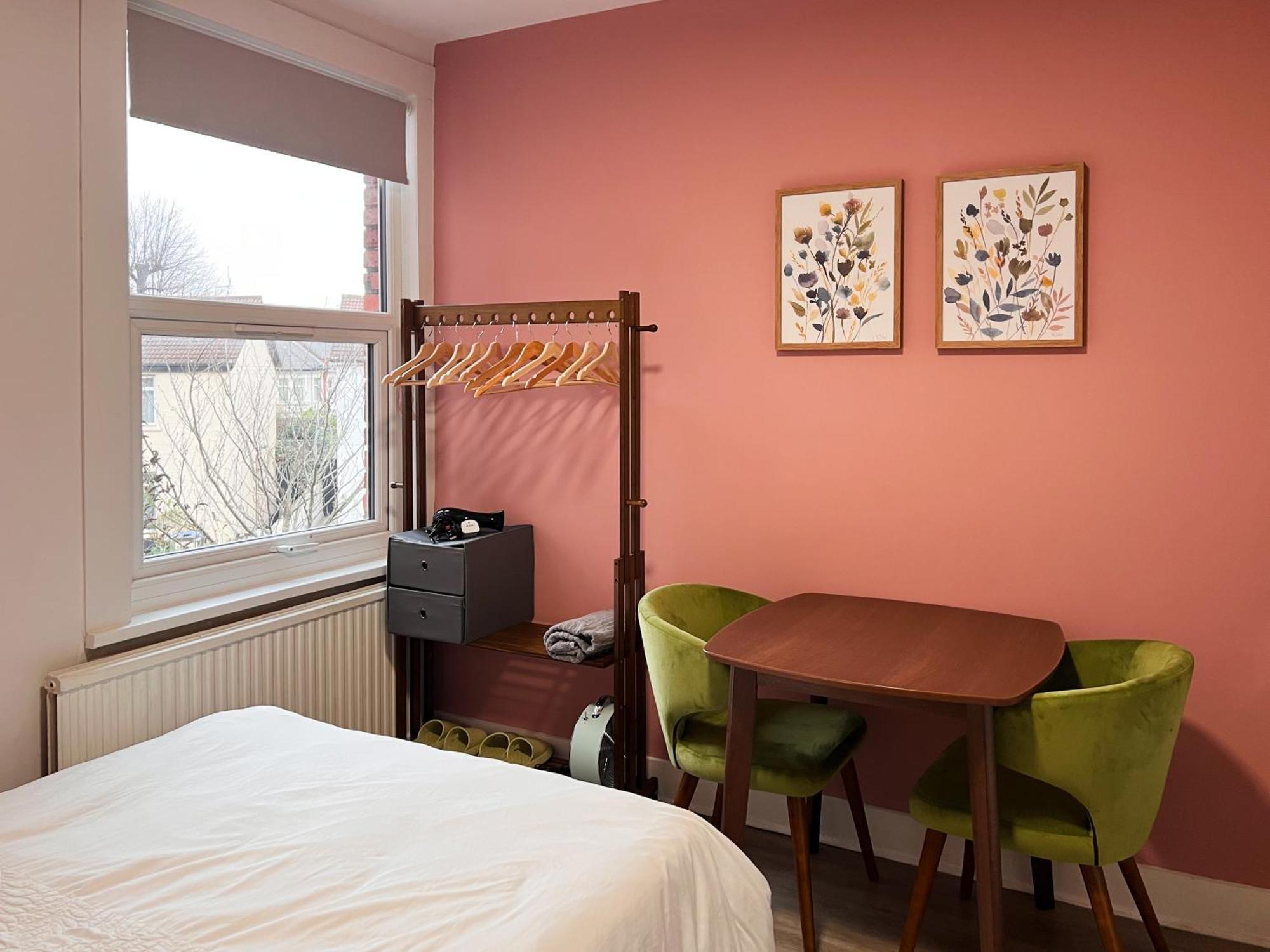 Zozy Whimsical Land Otel Londra Dış mekan fotoğraf